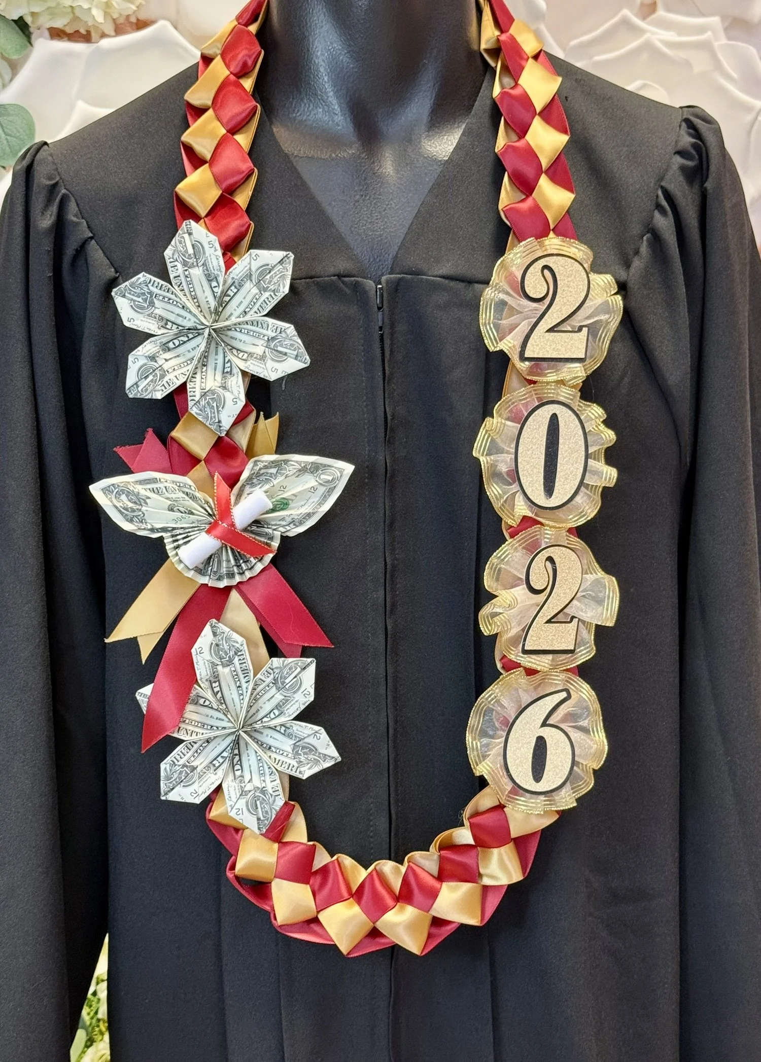 Bold 2026 Money Graduation Lei - #10