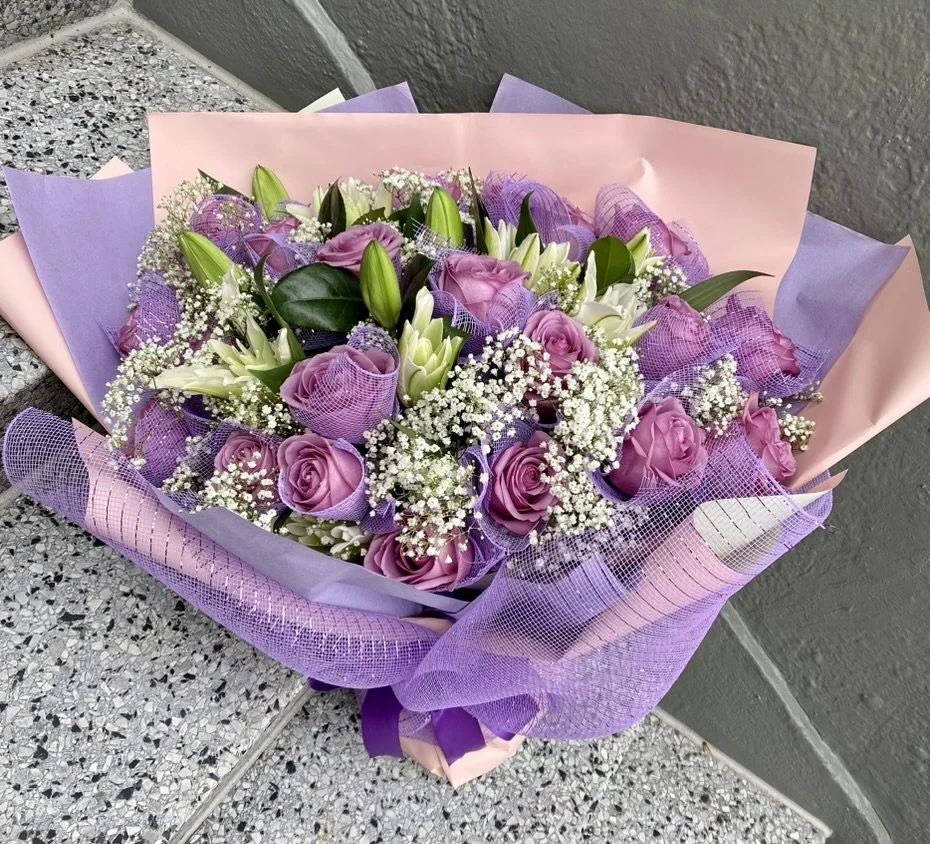 Enchanting Purple Rose and Lily Bouquet