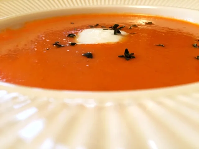 Tomatensoep met pastinaak en mozarella