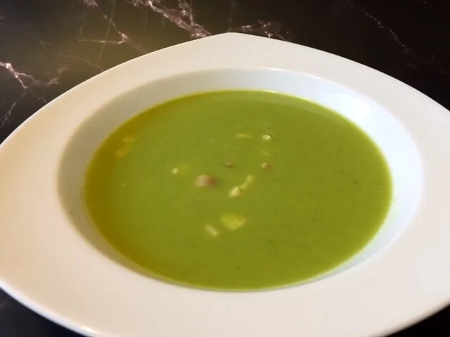 Broccolisoep met gerookte paling