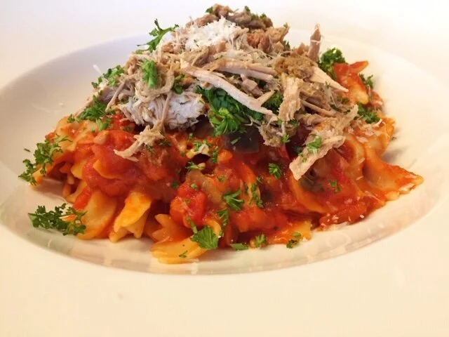 Pasta met aubergine, champignons en pulled pork