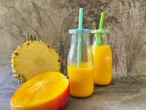 Smoothie van ananas en mango