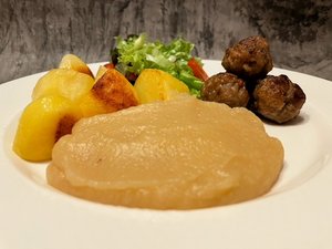 Knolselder/appelmoes met gehaktballetjes