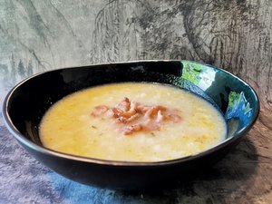 Bloemkool-aardappelsoep met grijze garnalen Bloemkool-aardappelsoep met grijze garnalen