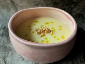 Pastinaaksoep met appel en gember