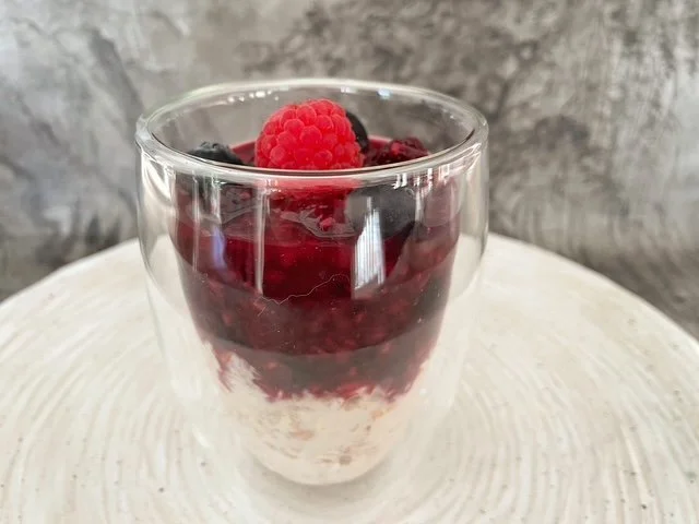 Overnight havermout met compote van rode vruchten