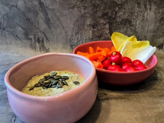 Dip van platte kaas met verse kruiden