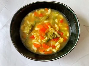 Maaltijdsoep met pistachepesto