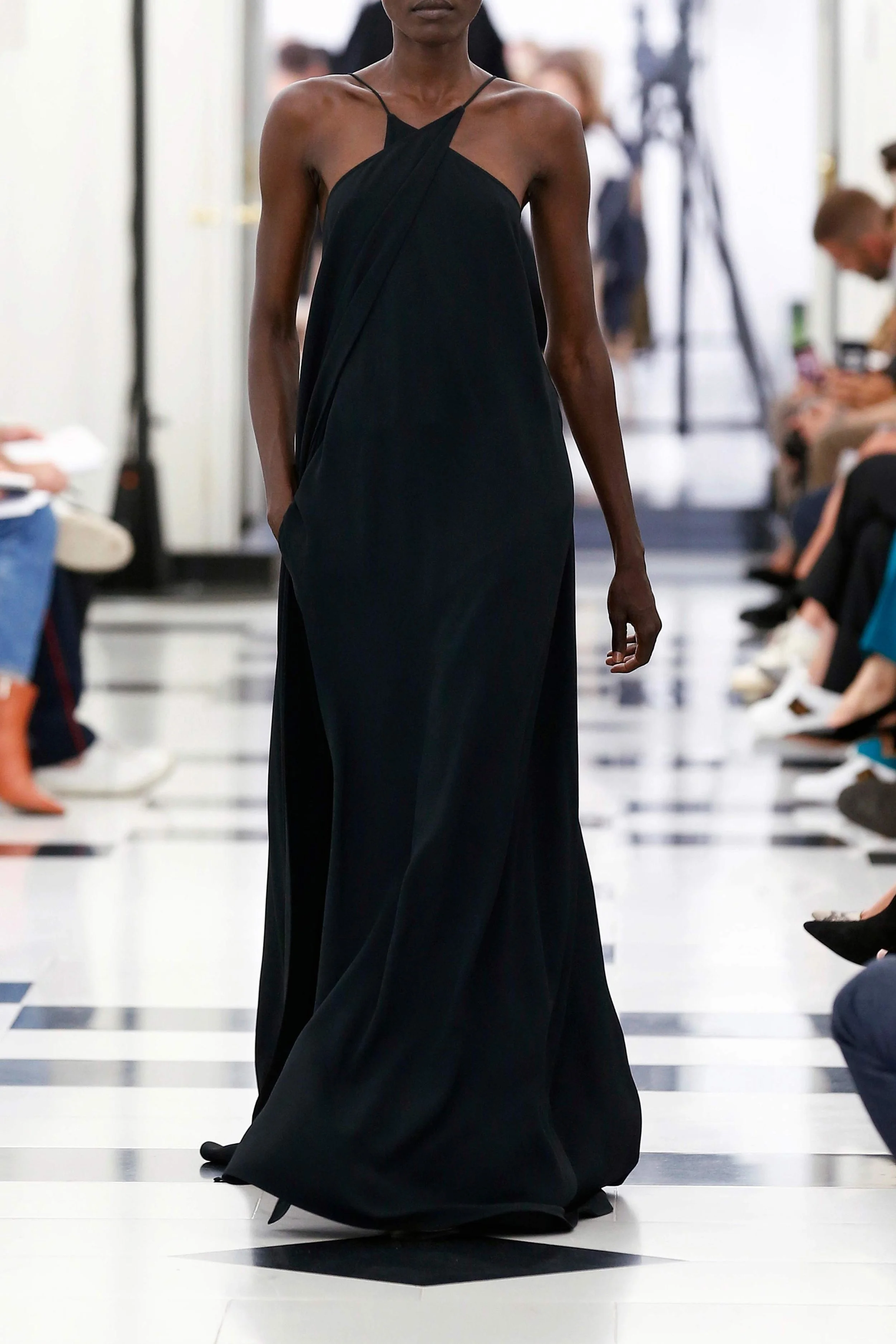 Black-05-look-imaginealady-2018-London-Fashion-Week.jpg