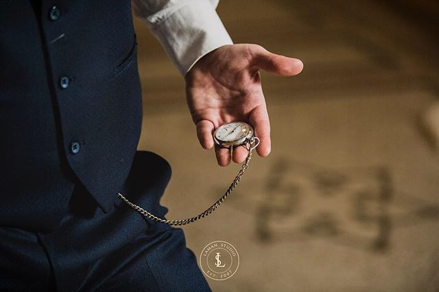 Right on time.
#wedding #weddingphotography #weddingphotographer #weddingphotograph #groom #groomphotography #groomphoto #lookslikefilm #junebugweddings #junebugwedding #greenwedding #getinready #weddinggettingready #bosniawedding #weddingday #weddin