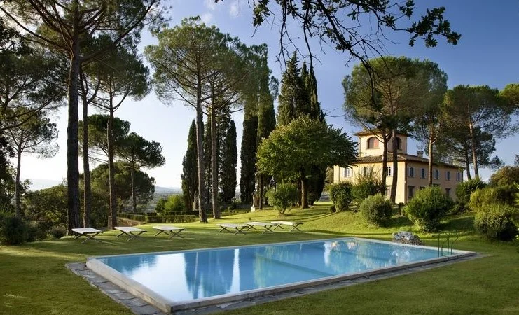 средиземноморски басейн двор къща