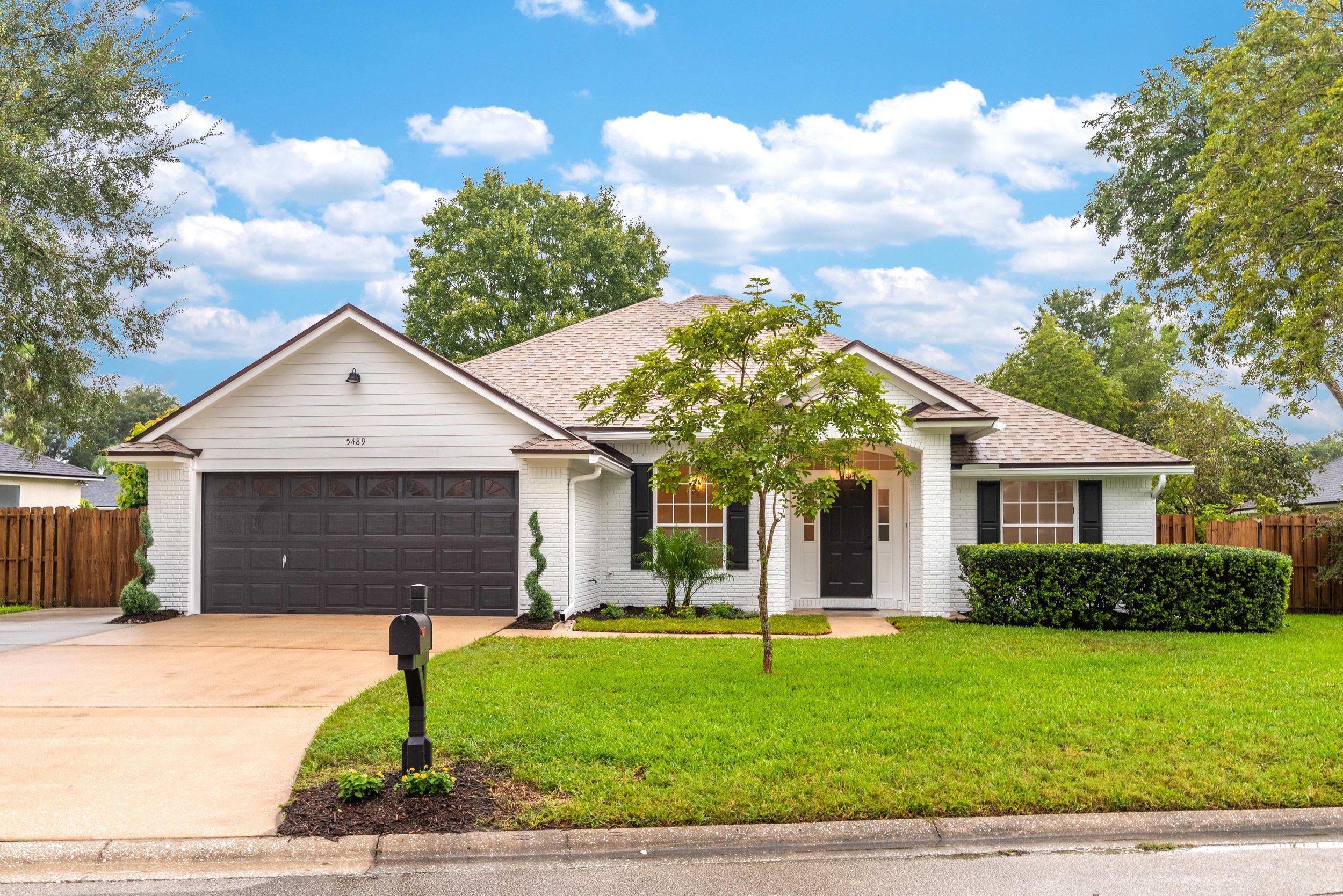 5489 London Lake Dr-3.JPG