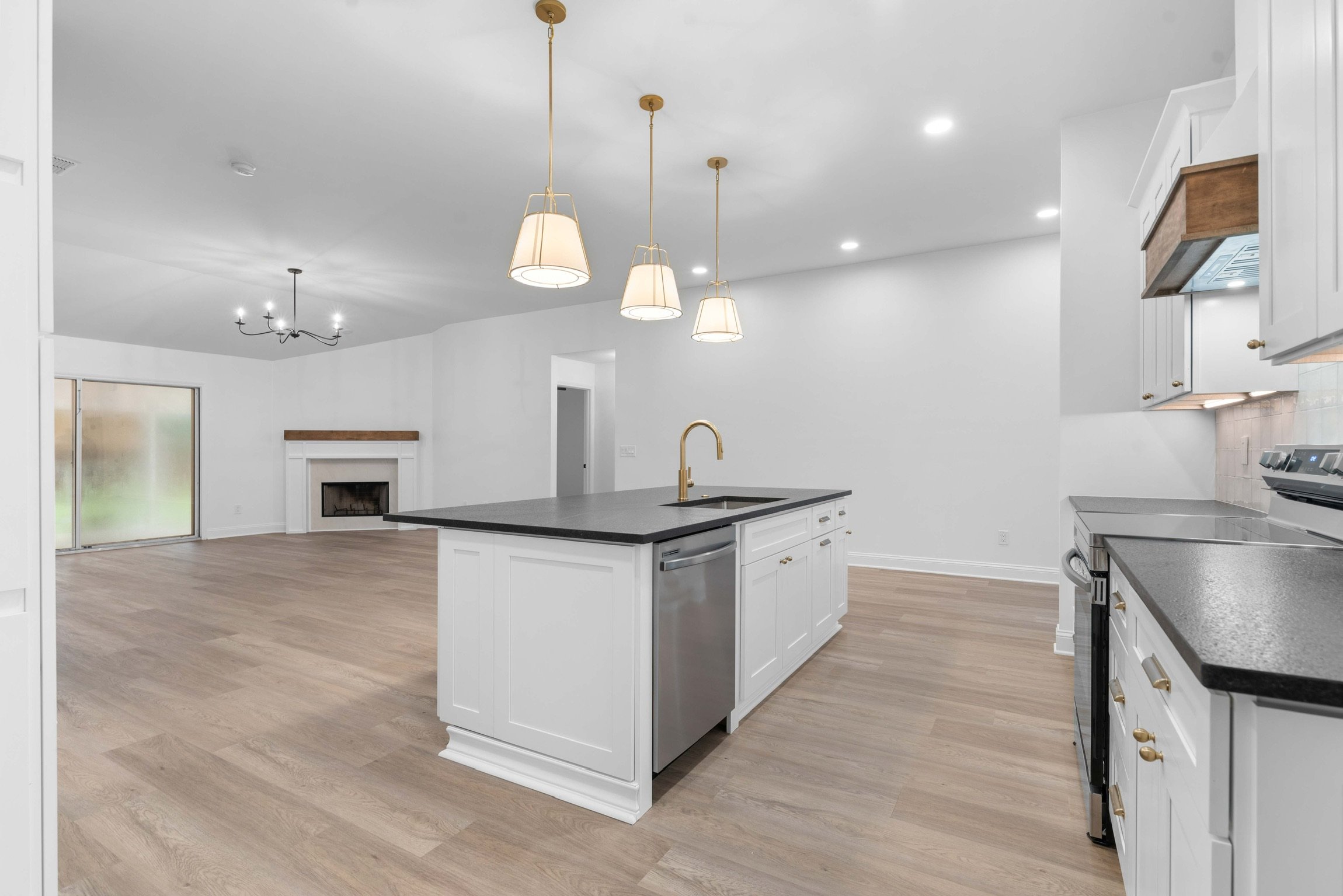 5489 London Lake Dr-11.JPG
