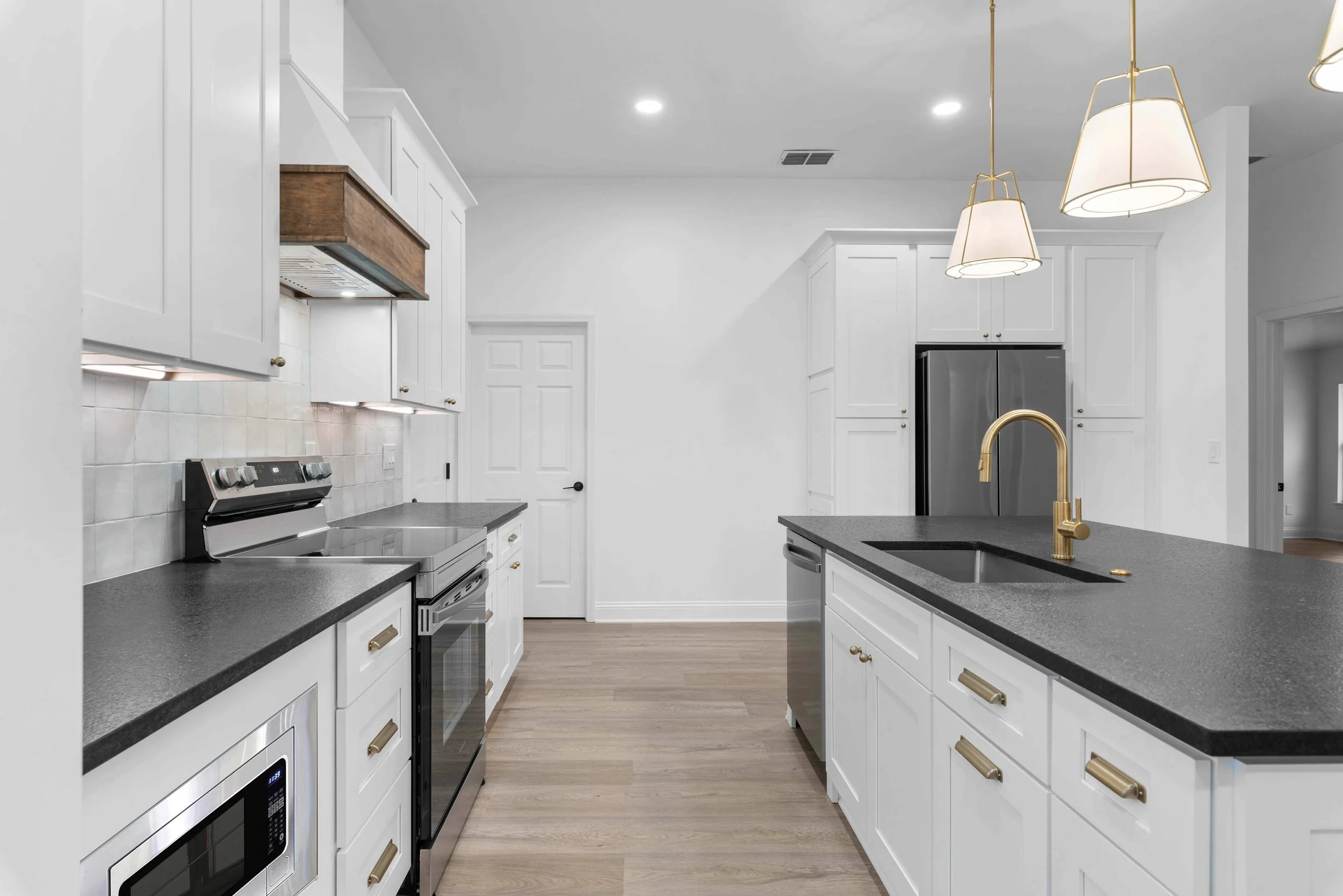 5489 London Lake Dr-13.JPG