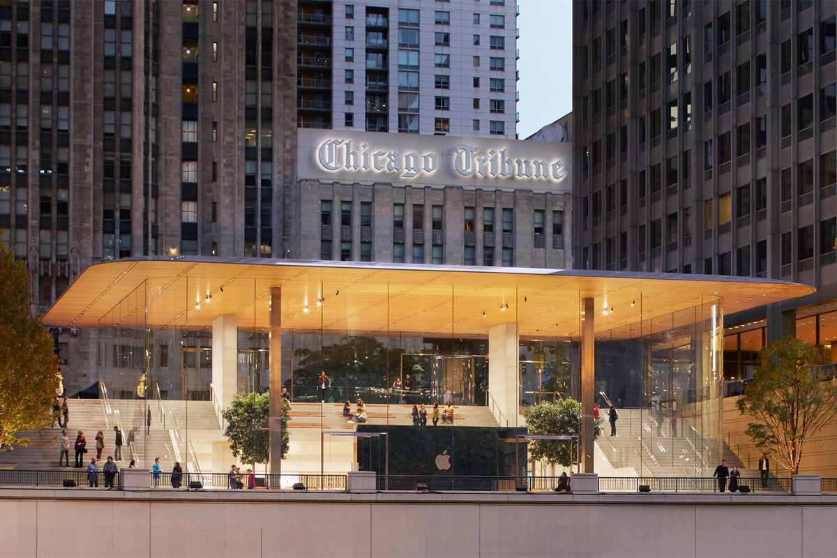 Apple Michigan Ave.jpg