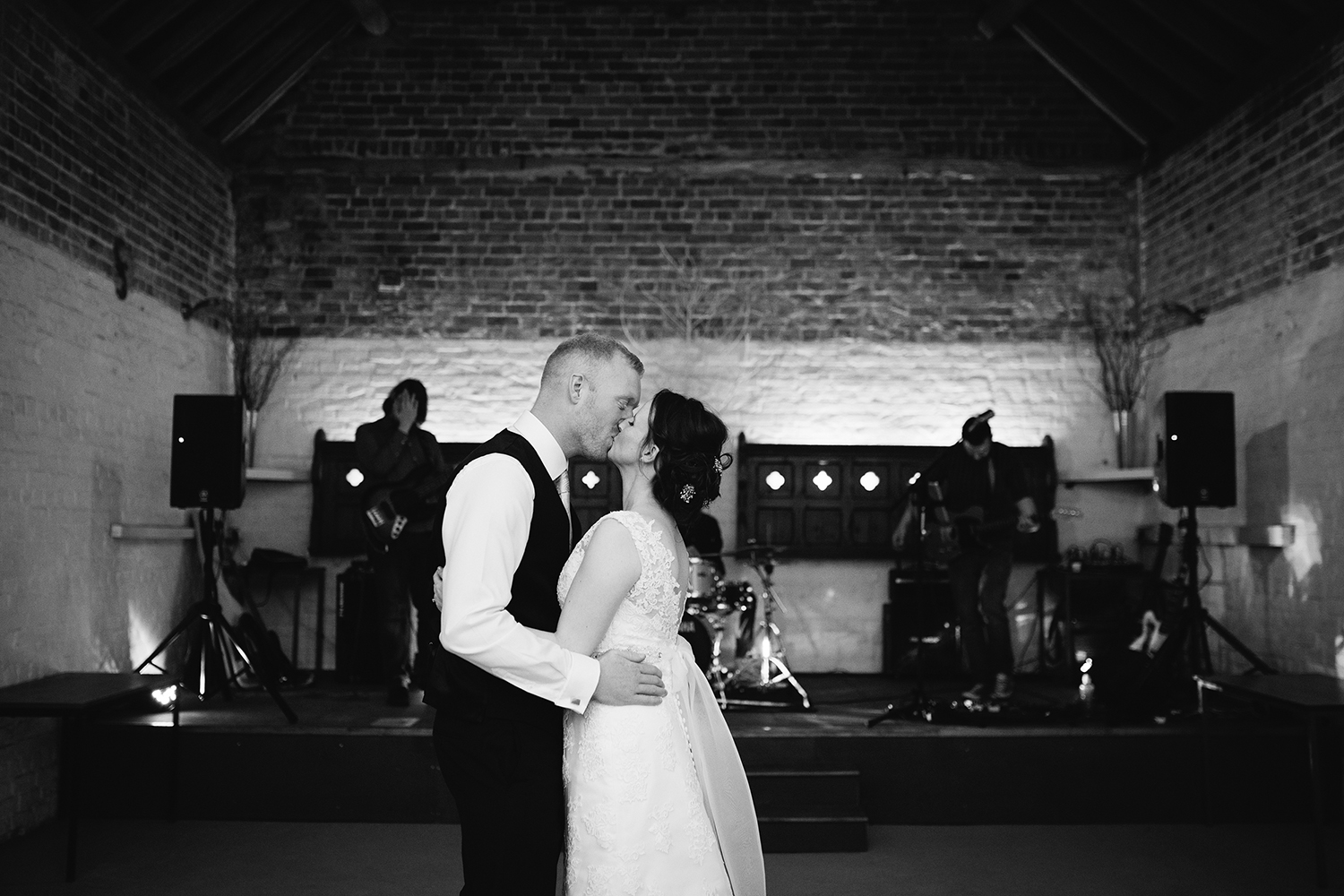 Wedding Photographer Worcester Springhill Barn 089.jpg