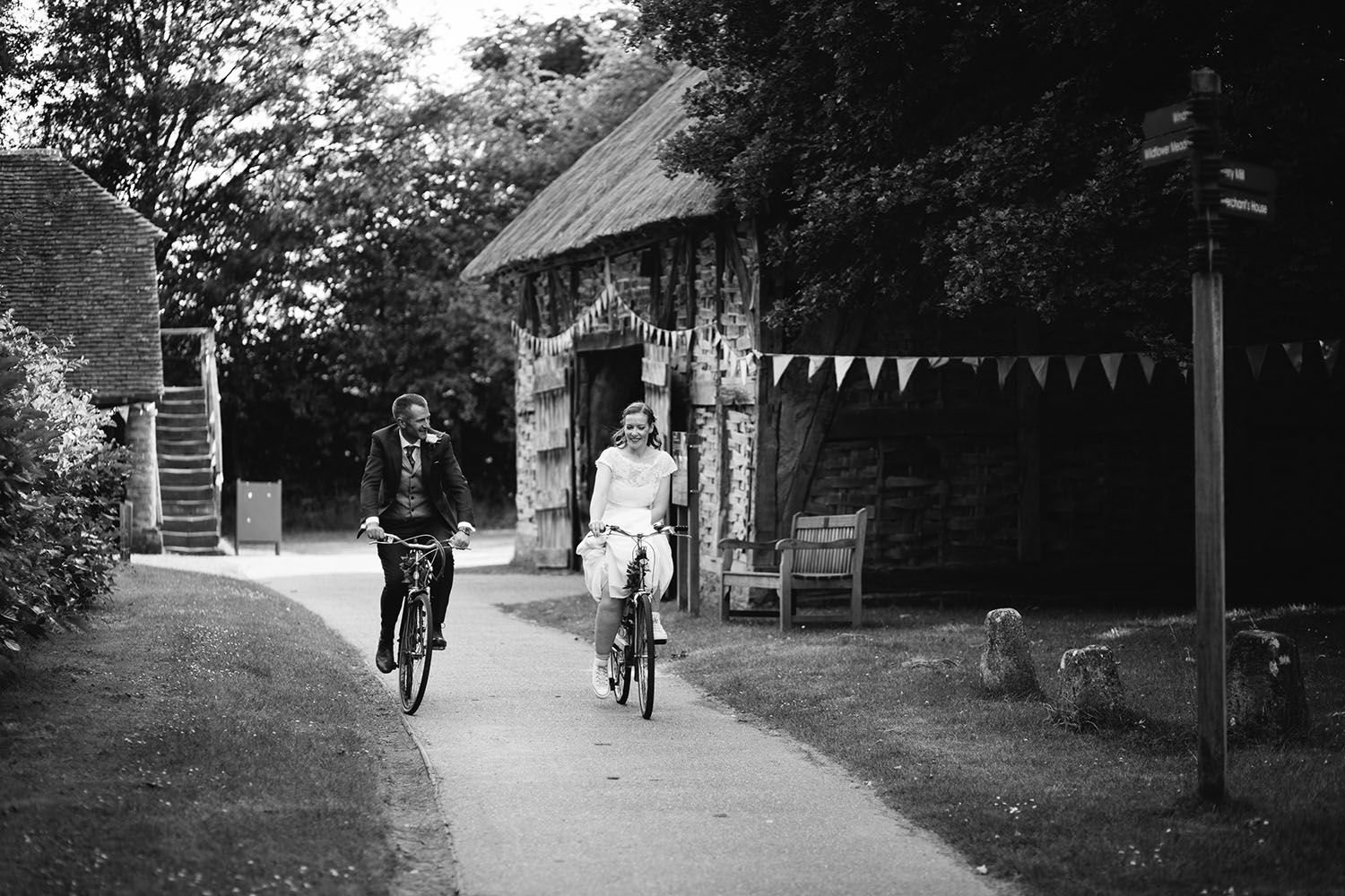 avoncroft-museum-bromsgrove-wedding-110.jpg