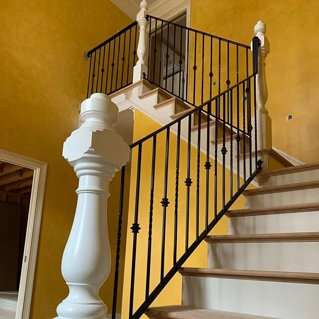 Posts painted and rails powdercoated thanks that my homeboy @tinsleycustomcoatings. #riseandrunsc #riseandrunstairworks