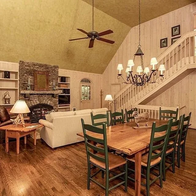 A remod i wrapped up in #cashiersnc. Ran out of light before getting good pictures. Hopefully i can get a few after the owners move in.
#riseandrunsc #riseandrunstairworks