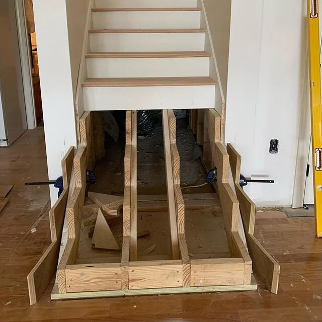 A little flare goes a long way. #keoweekey #lakekeowee #riseandrunsc #riseandrunstairworks #traditionalstairs #staircaseremodel #customcarpentry