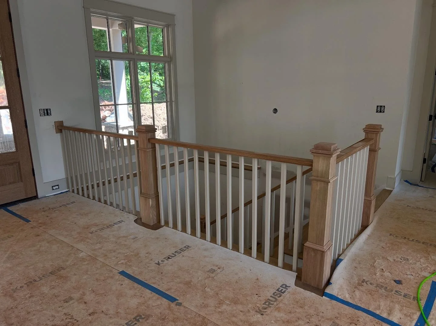 Wooden balusters are still a thing apparently. Lets do barn house style!