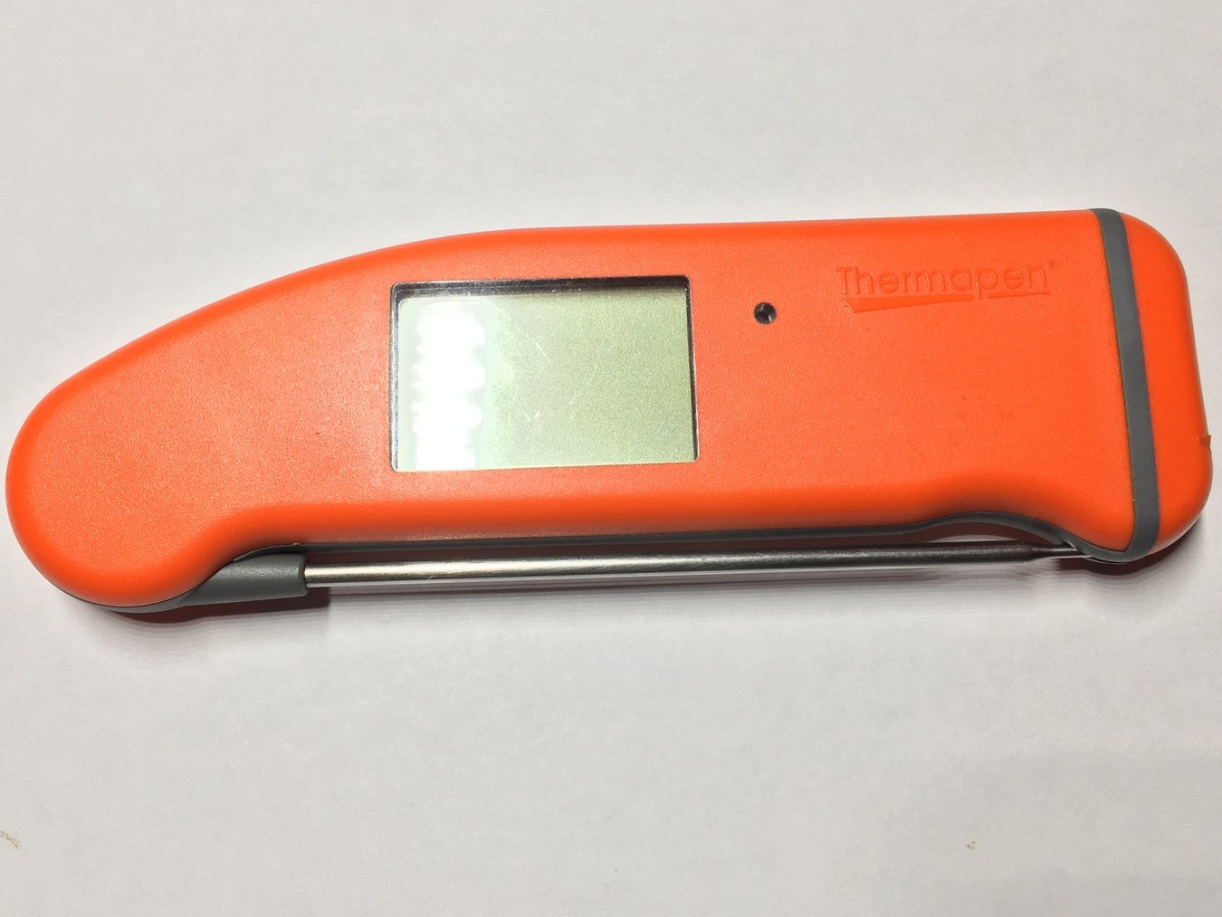 Thermapen MK4 in closed position with auto shut-off.