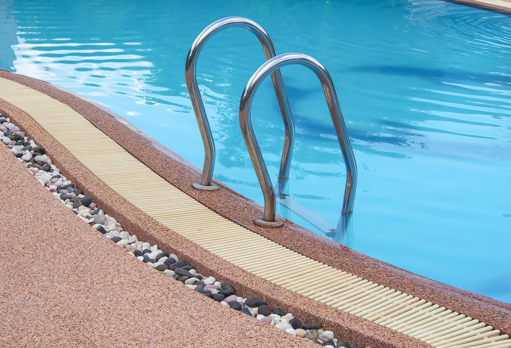 Be Safe and Cool With These Swimming Pool Safety Tips