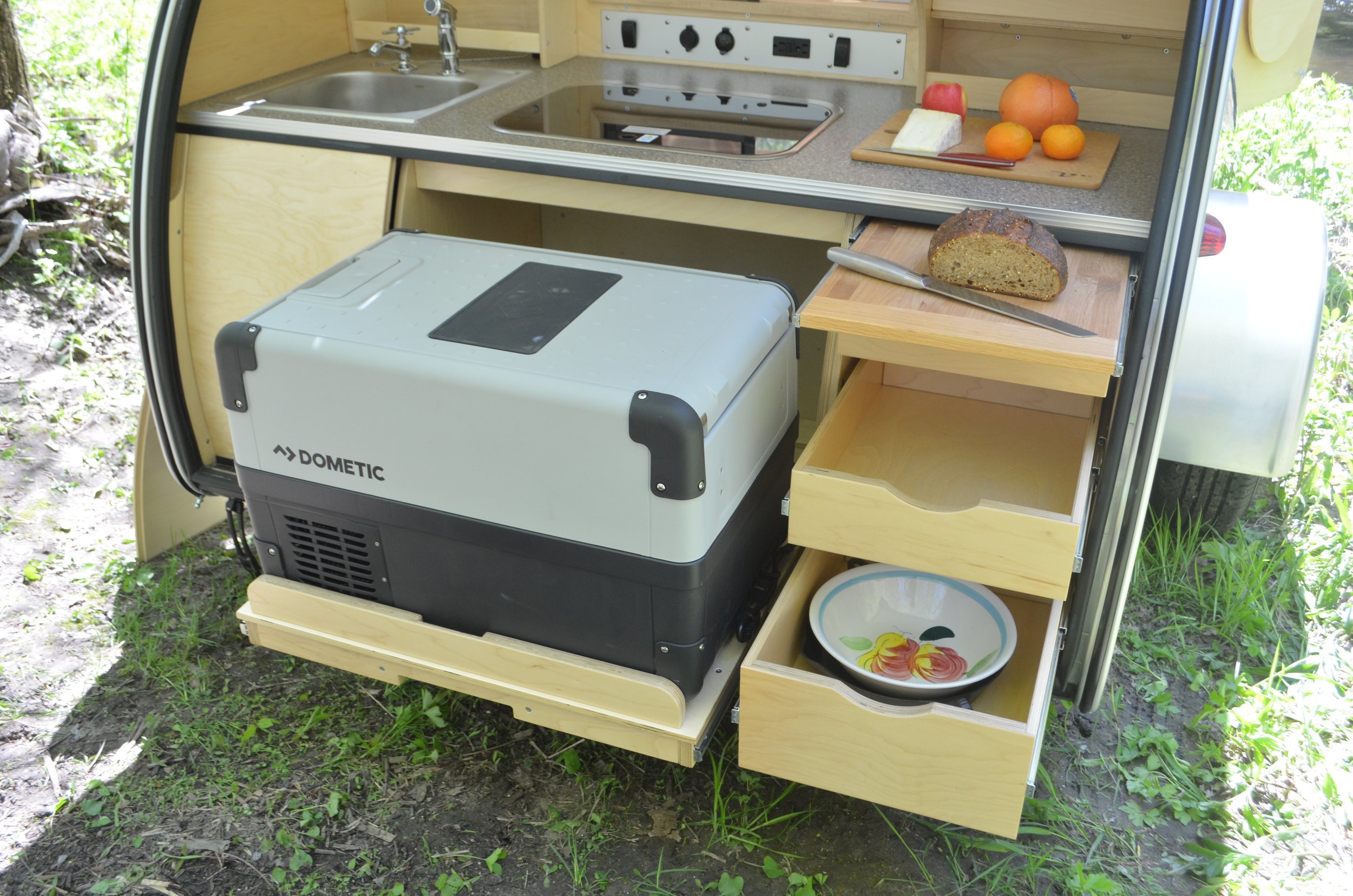 Pullout Cooler Cabinet (center) + 3 drawer with breadboard (right)