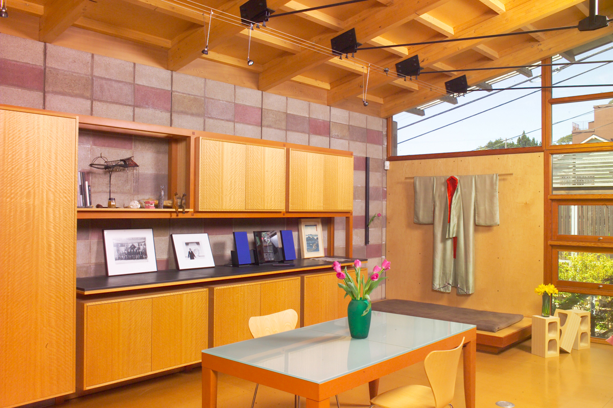 With a tatami mat for rest the main space is for meeting, living, display and work.
