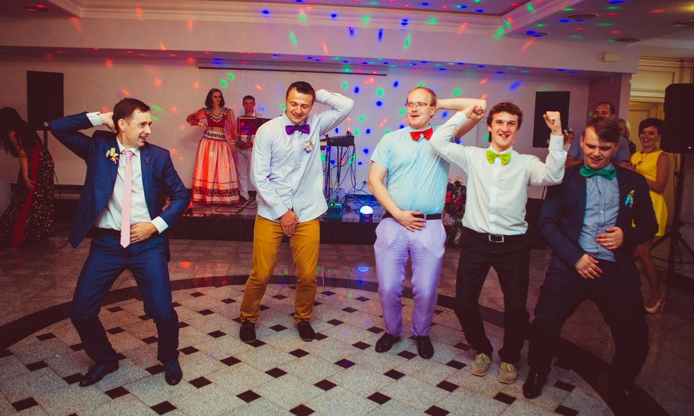 wedding groomsmen dance.jpg