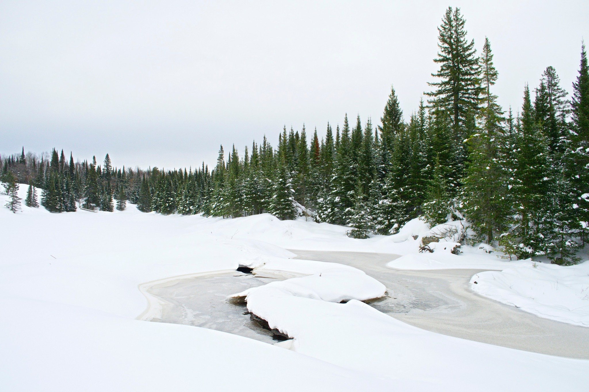 ❄️🧊 As winter settles into Voyageurs National Park, we want to remind all park visitors to stay safe while exploring the park&rsquo;s frozen lakes and trails. 

Ice conditions can change quickly, so always check current reports and never assume ice 