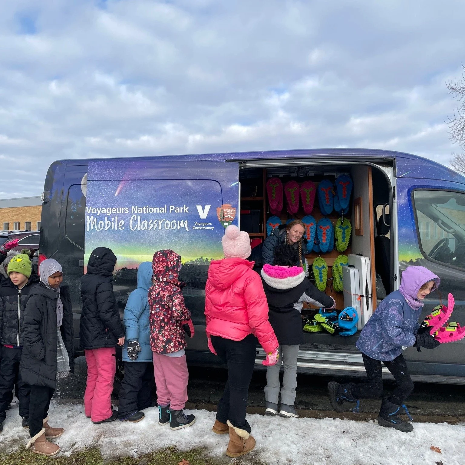 🚐🎓 Voyageurs Conservancy&rsquo;s Mobile Classroom is on the go again, visiting classrooms throughout the Twin Cities Metro this week. 

At Sonnesyn Elementary in New Hope, students were attentive learning about Voyageurs National Park, northern lig