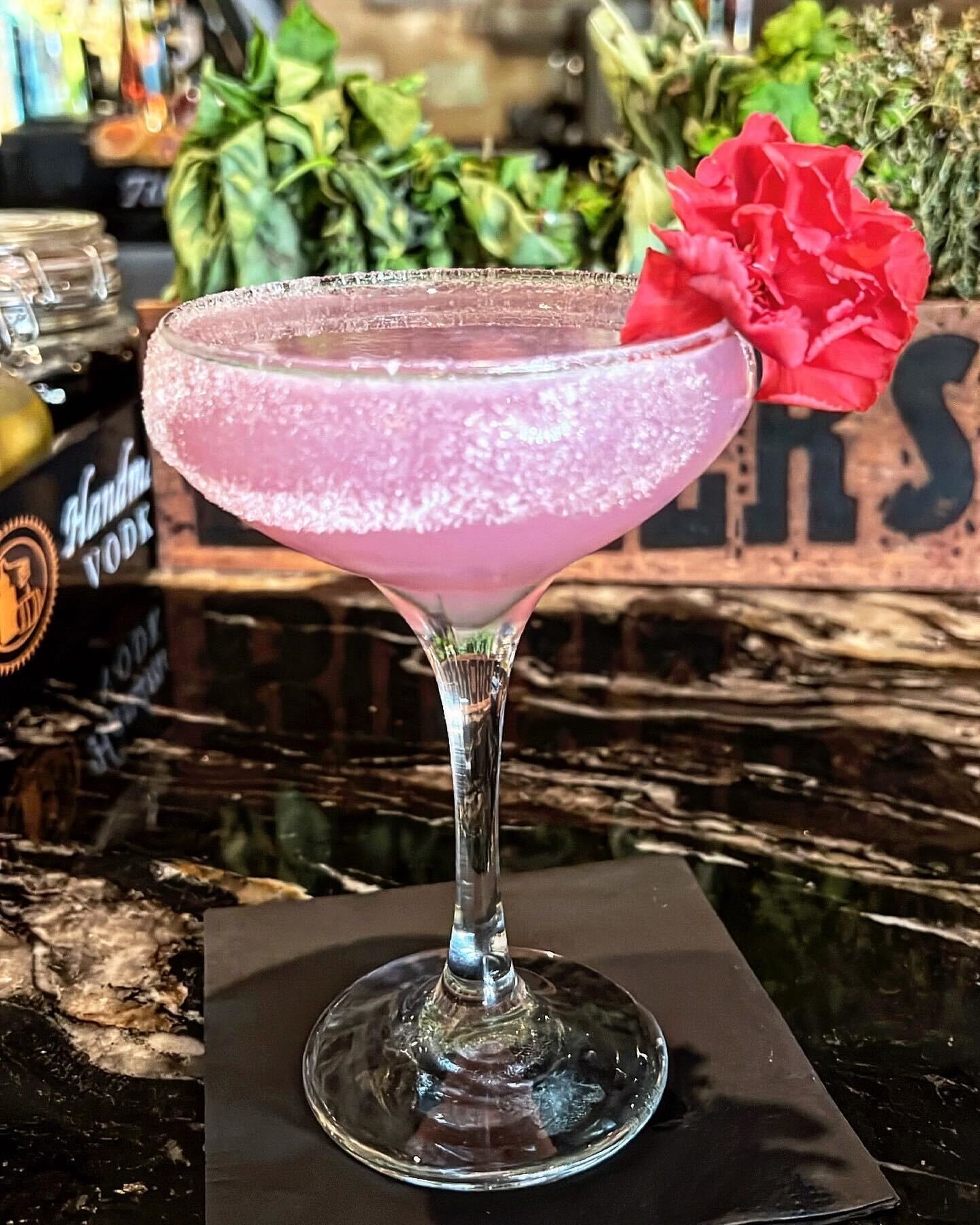 SIGNATURE WEDDING COCKTAIL INSPIRATION POMP WHIMSY SIGNATURE WEDDING COCKTAIL INSPIRATION POMP WHIMSY