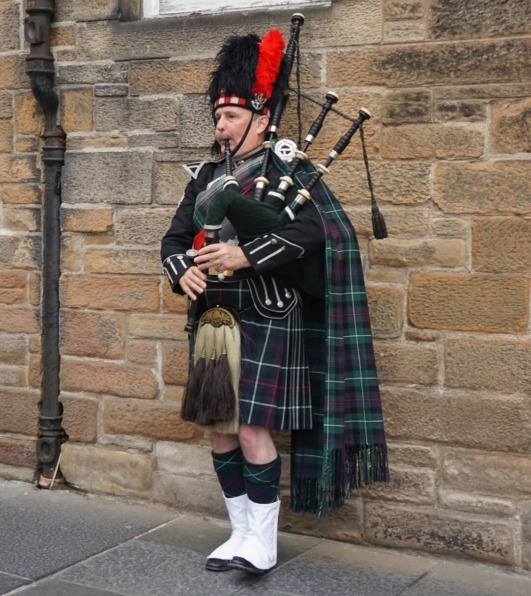 Travel Guide for Edinburgh, Scotland