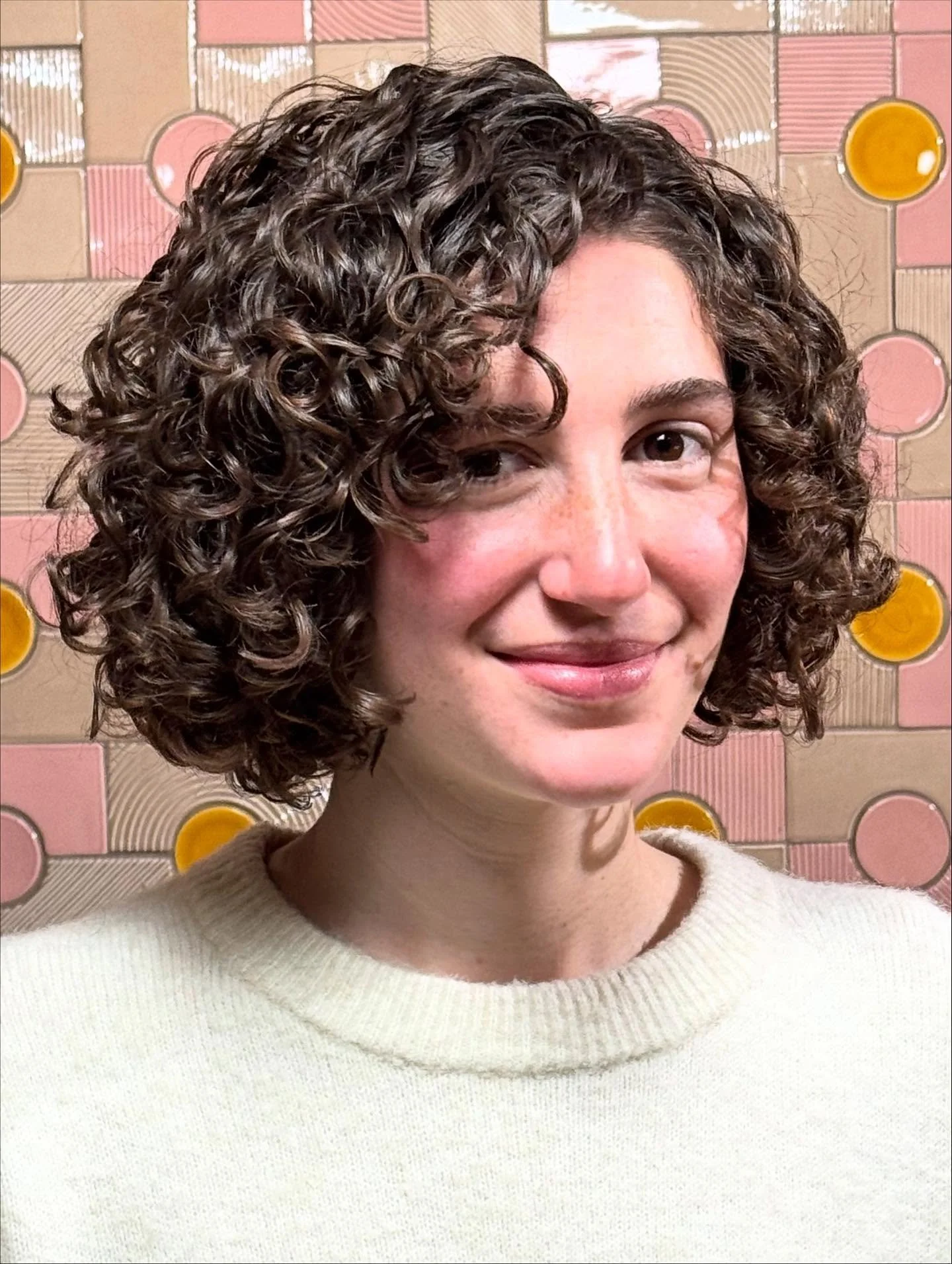 Just a Teeny&hellip;Tiny&hellip; Hair Change 😉 ✂️ by @clarissamalek 
 #CurlConfidence
#CurlGoals
#CurlyGlowUp
#HealthyCurls
#DefinedCurls
#NaturalTexture
#RealCurls
#CurlJourney