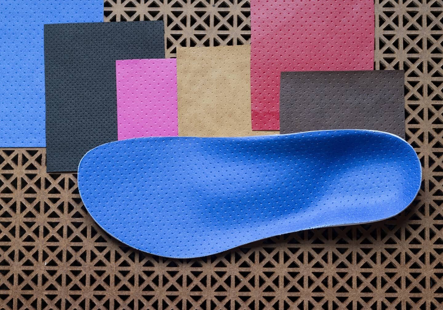 A little color to brighten your day!

There's something fun about having a colorful orthotic in your shoe🎨

#customorthotics #injuryprevention #posturalalignment #custommade #hamptonnh
#portsmouthnh #newhampshiremade
#newhampshire #seacoastnh #color
