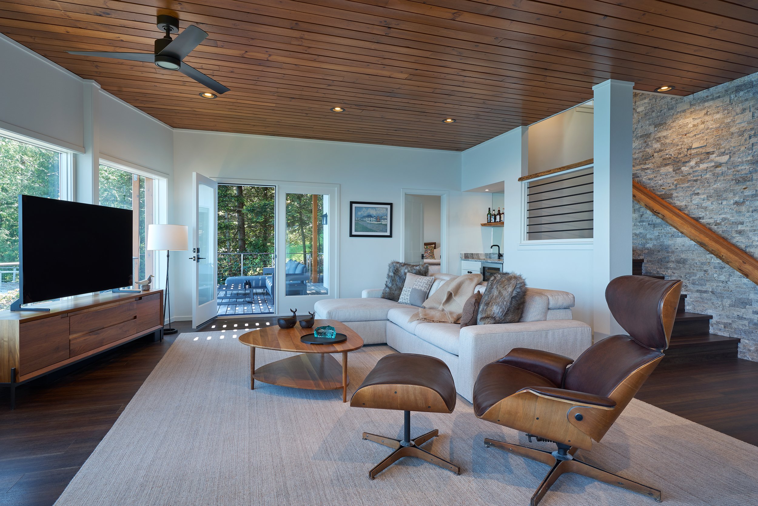 Luxury-ocean-view-living-modern-interior-design-soft-natural-lighting-living-interior-architectural-photography-island-harbor_FridayHarbor_Gaszton_9367.jpg