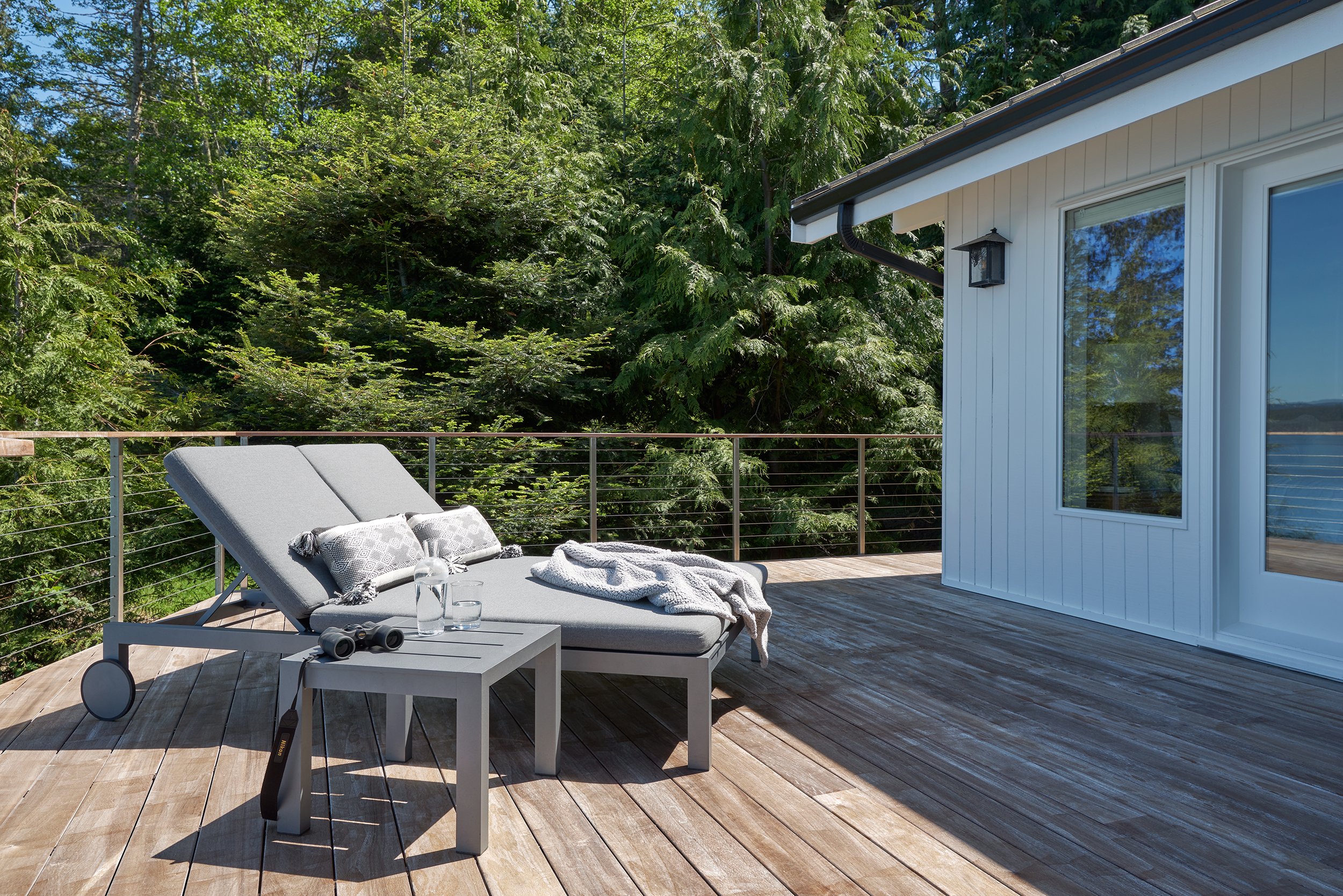 Luxury-ocean-view-living-modern-interior-design-soft-natural-lighting-sun-lounge-interior-architectural-photography-island-harbor_FridayHarbor_Gaszton_9452.jpg