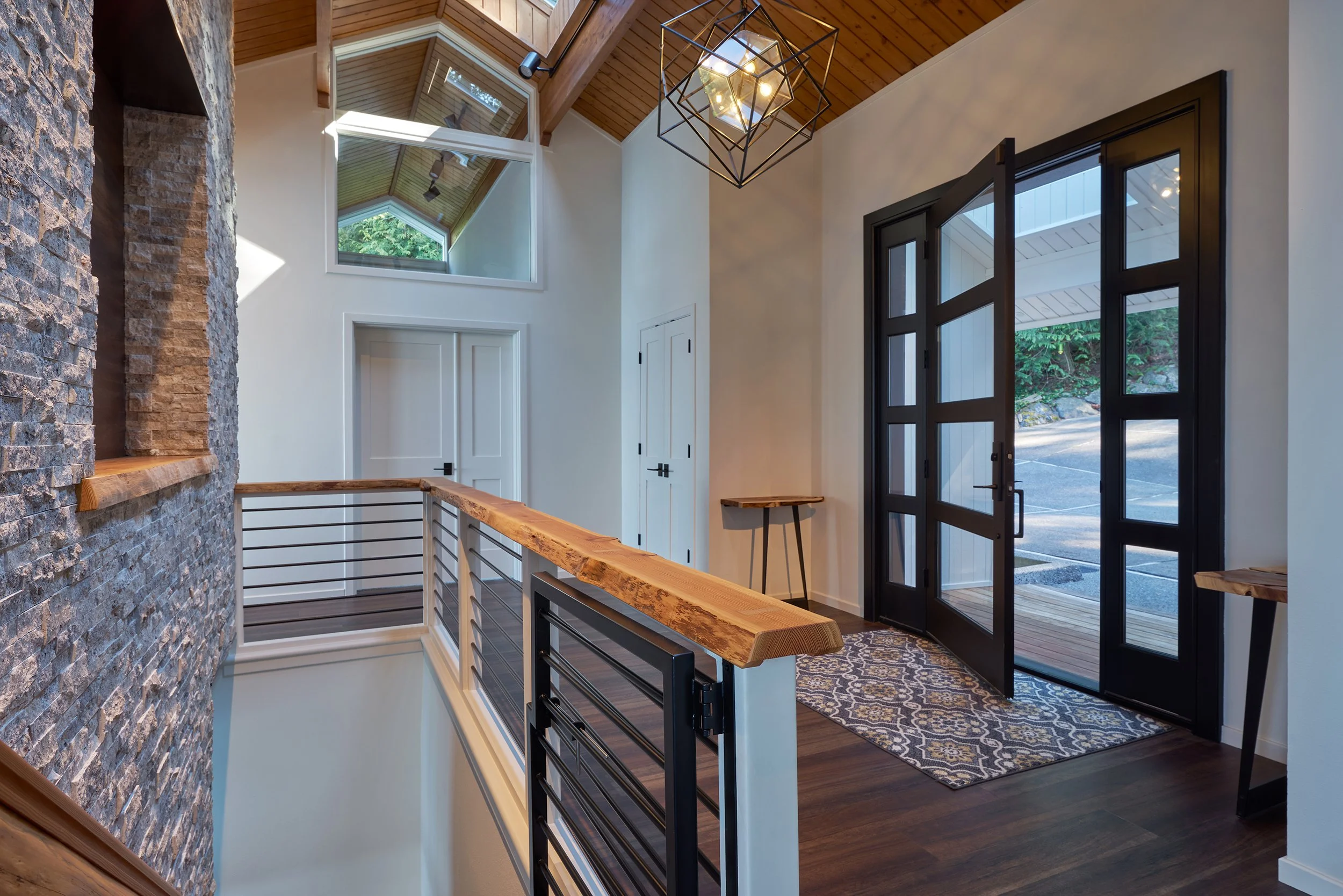Luxury-ocean-view-living-modern-interior-design-soft-natural-lighting-sun-foyer-interior-architectural-photography-island-harbor_FridayHarbor_Gaszton_9551.jpg