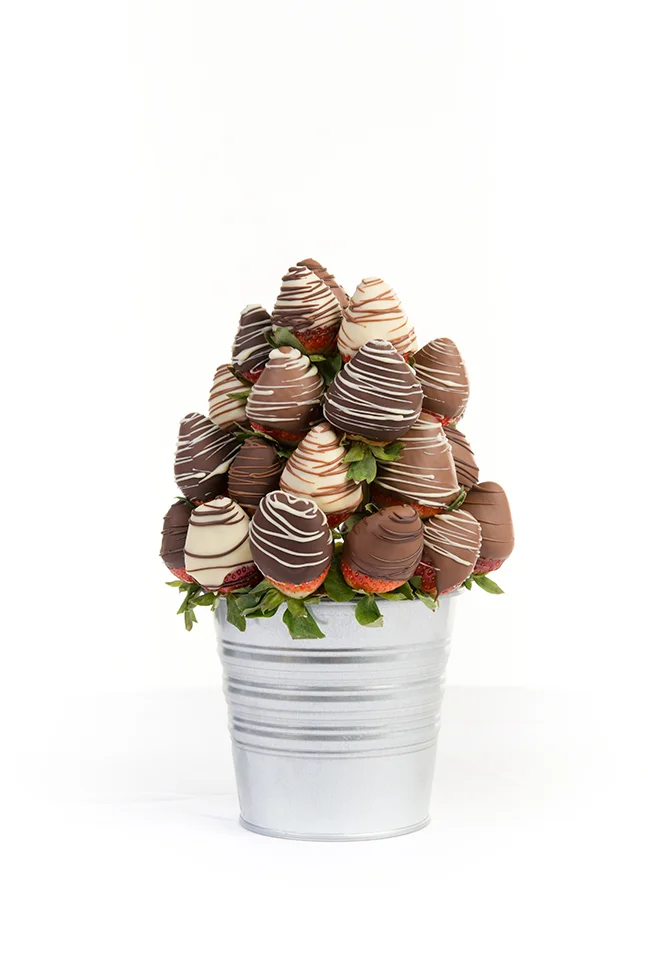 Chocolate Strawberry Vase 1.jpg