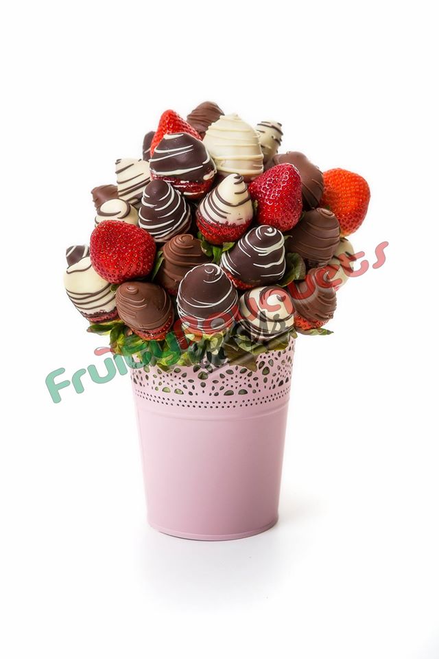 Strawberry Fusion Vase.jpg