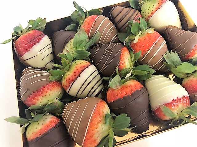 Classic Chocolate Covered Strawberries Gift Box
