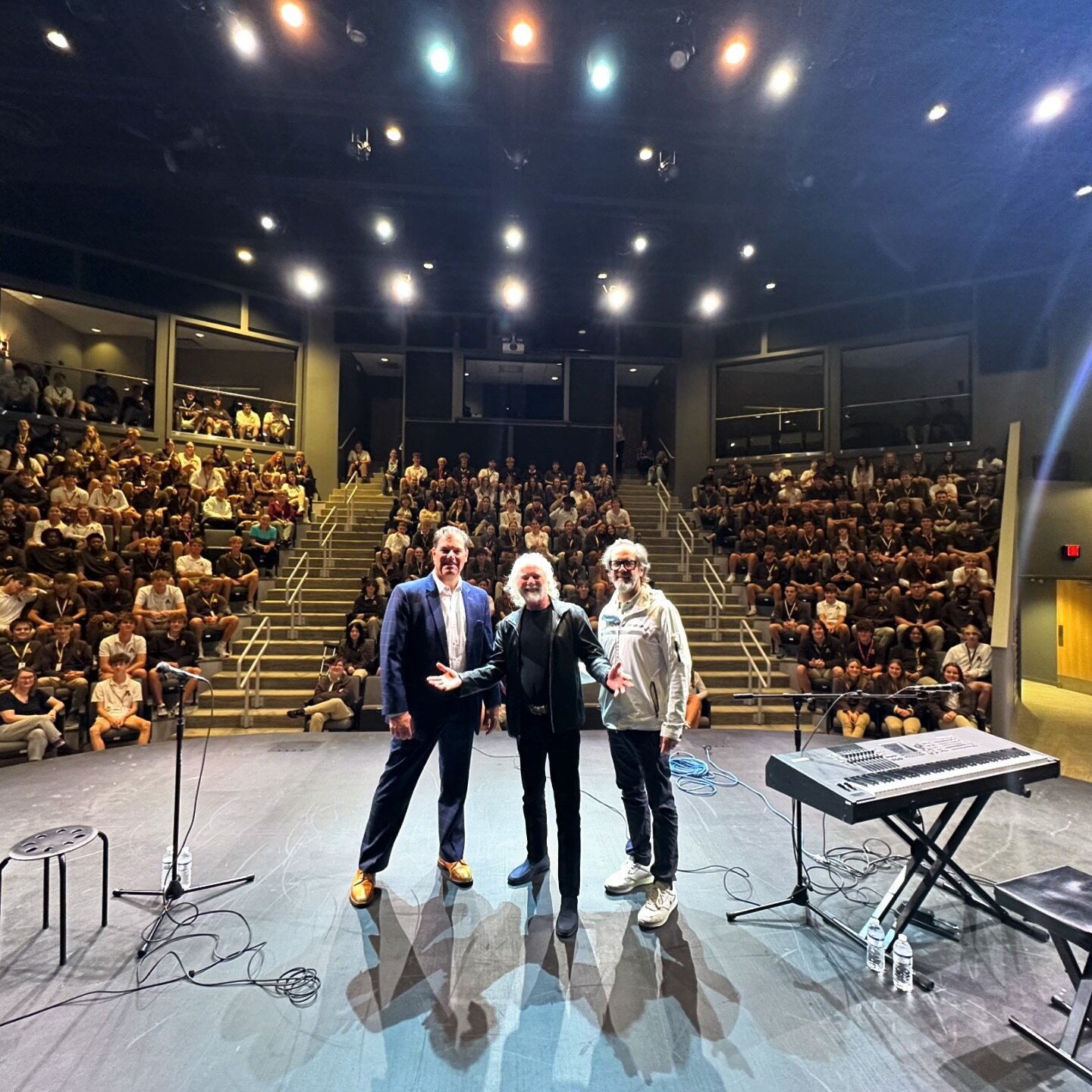 We made a stop at Alter High School to talk with students about finding their passion or purpose in life going forward.  @chuck_leavell was my special guest (middle) along with another great friend who put the program together, John Bradley. Chuck pl