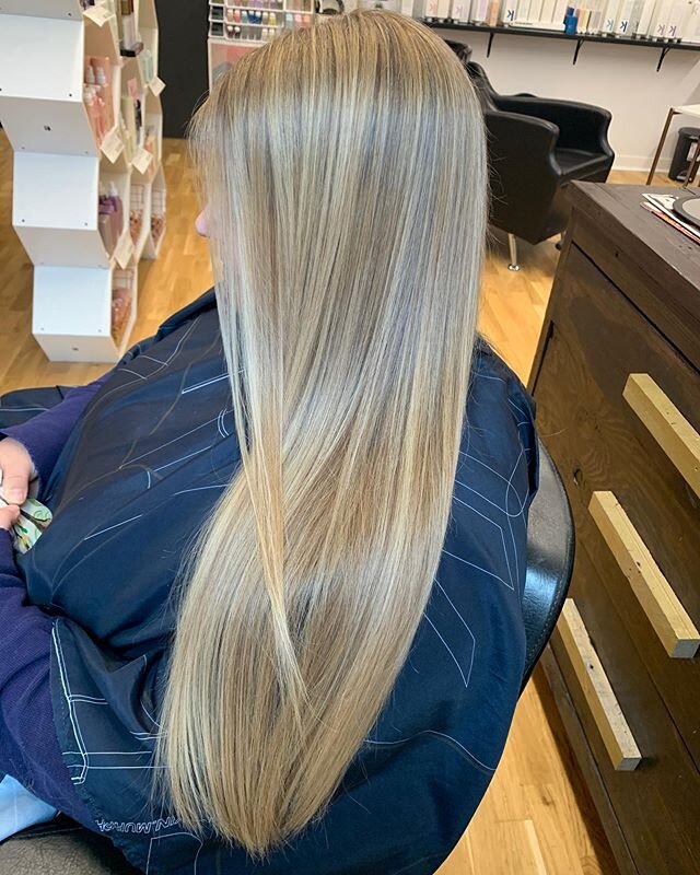 A touch of 🍯 Blonde 👱&zwj;♀️! #blondebysarahp #hairbysarahp #thesaltyblondeoldmarket #omaha #omahahair #omahahairstylist #omahahairsalon