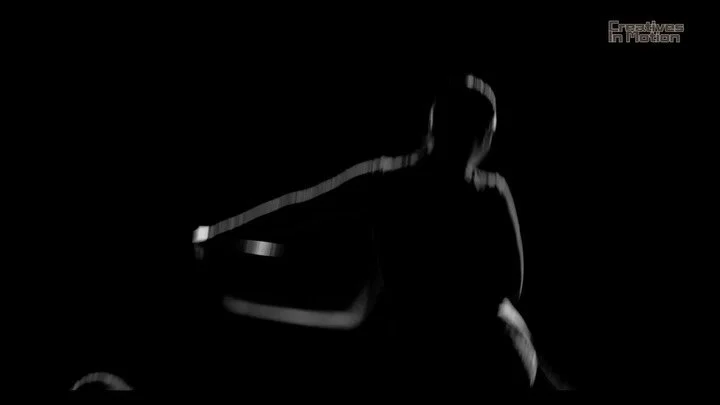 The gestures of 𝐚𝐣𝐮𝐦𝐦𝐚𝐬(아줌마) in Korean marketplaces come alive onstage.

⟨𝑩𝒐𝒊𝒔𝒕𝒆𝒓𝒐𝒖𝒔 𝑩𝒐𝒅𝒊𝒆𝒔⟩ reimagines the familiar movements and sounds of Korean traditional markets through contemporary movement, transforming everyday gestur