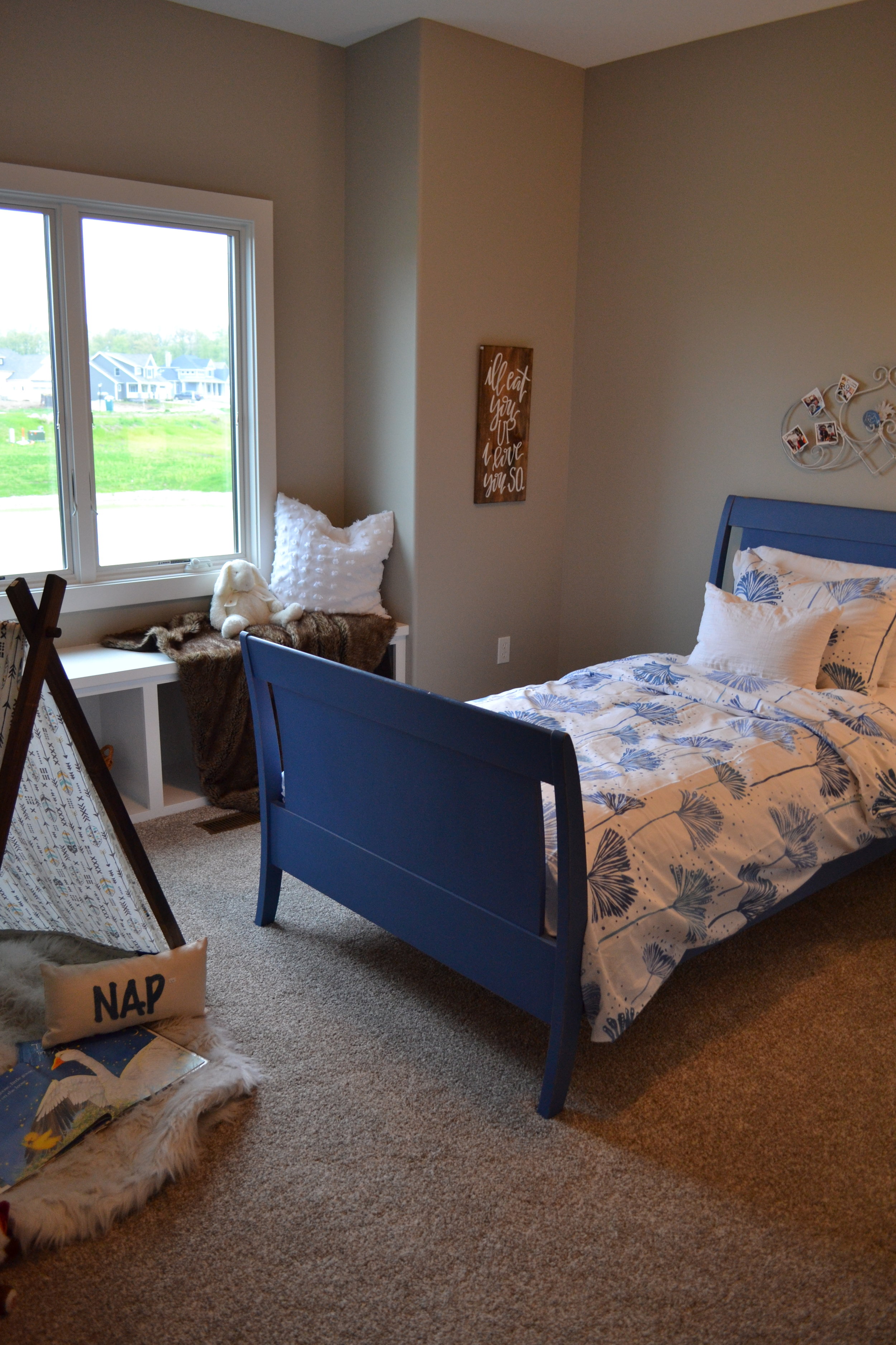 kid's bedroom 