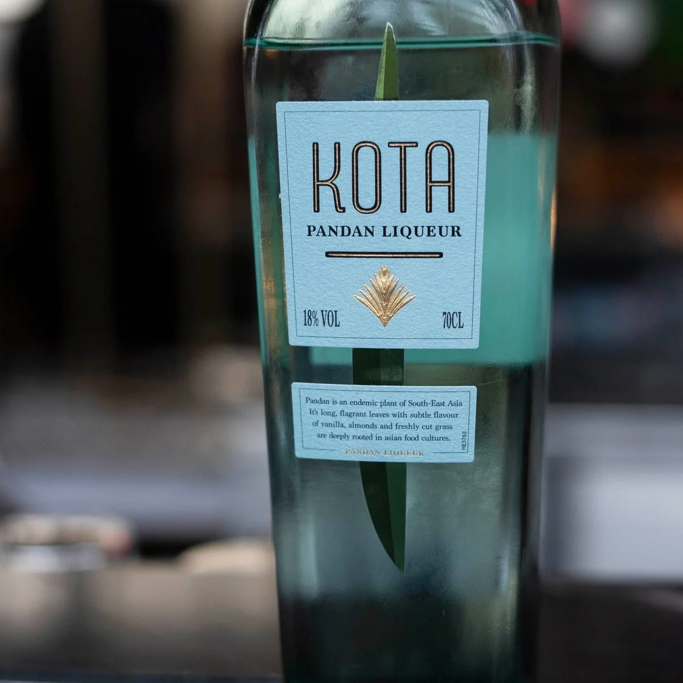 Does this make the best daiquiri in the world? 🌿

PANDAN // an aromatic plant widely grown and appreciated in Southeast Asia with long, blade shaped leaves that have a distinctive perfume

SMELLS LIKE // vanilla, almond and fresh cut grass
TASTES LI