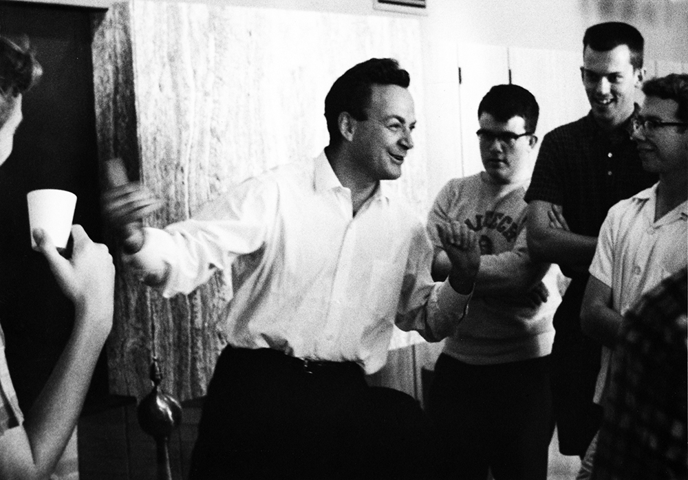  Richard Feynman at coffee hour in the Winnett Center with Caltech students (June, 1964).&nbsp; Photo/Kent McCaulley  