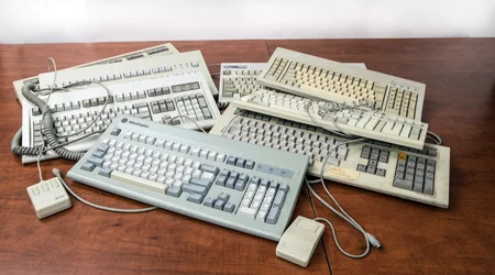 Keyboards Along with computers, the club also collects keyboards necessary for using the computers. Some are iconic (IBM Personal Computer, IBM Extended, Apple Extended) and some are proprietary (Sun terminal, SGI 101 Key, DEC, HP), but all have their place in history. Additionally, the club collects the mice that go with the computers. Shown here are the Apple one-button mouse and the Sun optical mouse from 1990, when optical mice were a rarity.