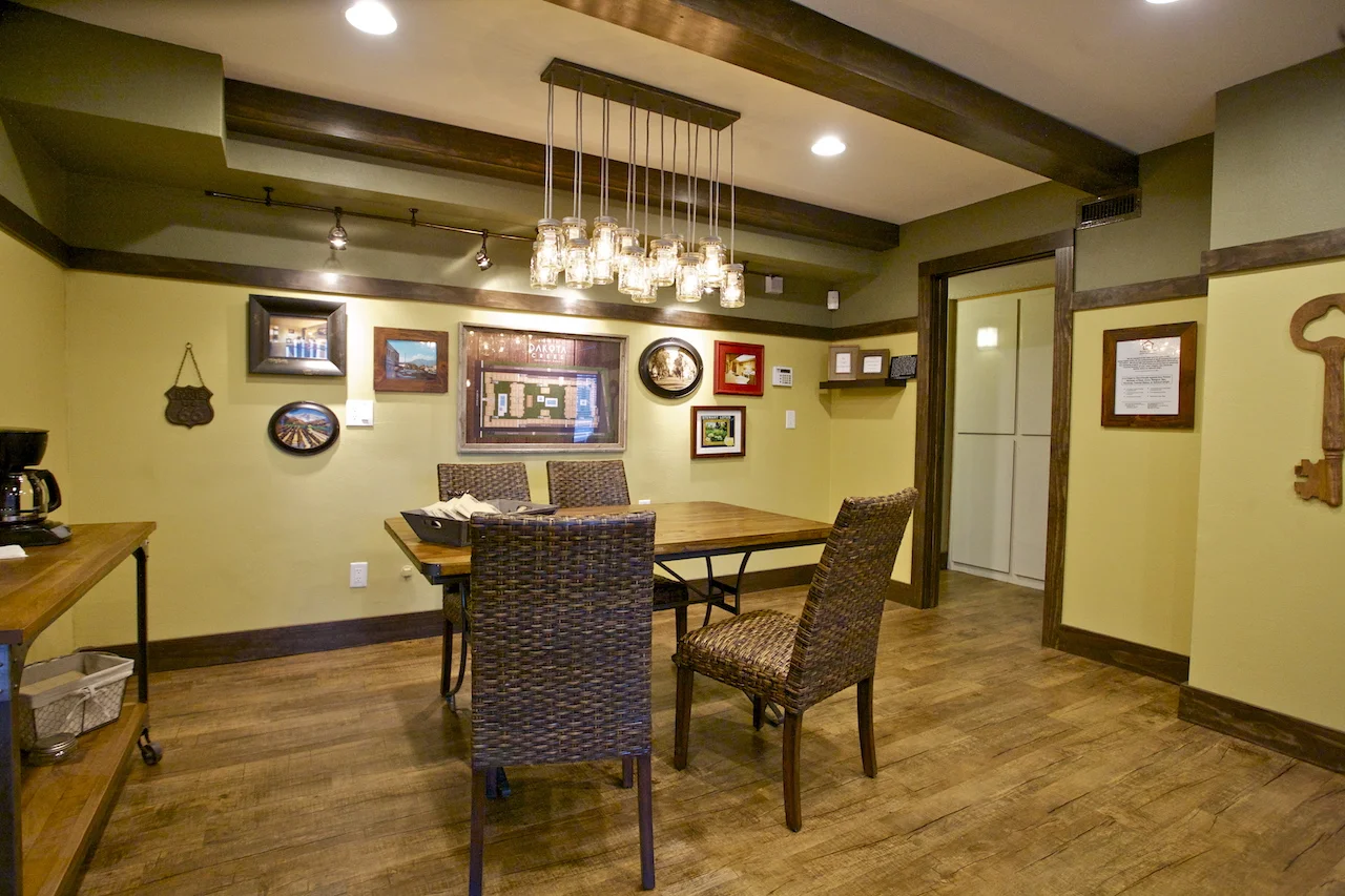 Dakota Creek Leasing Office